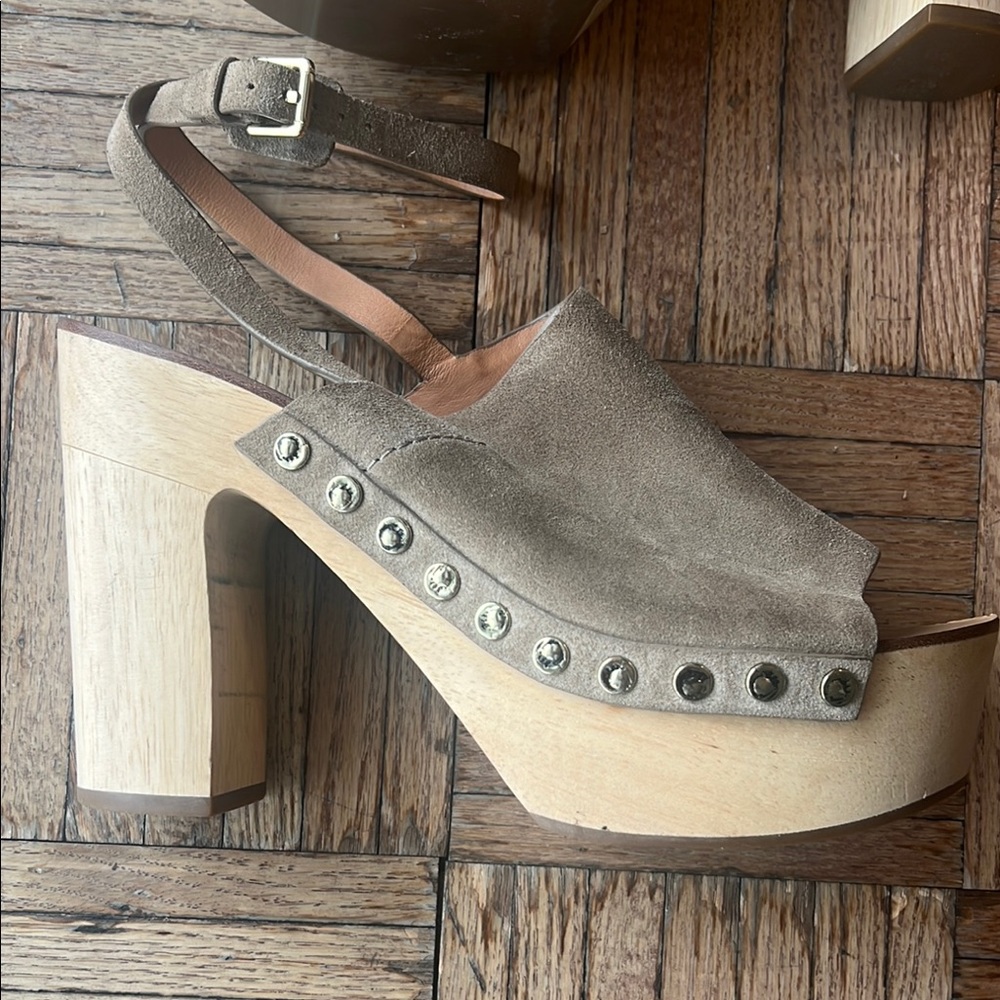 WILL SELL FAST🤎Originally$399. Real Leather Suede Real Wood Sole Sandals